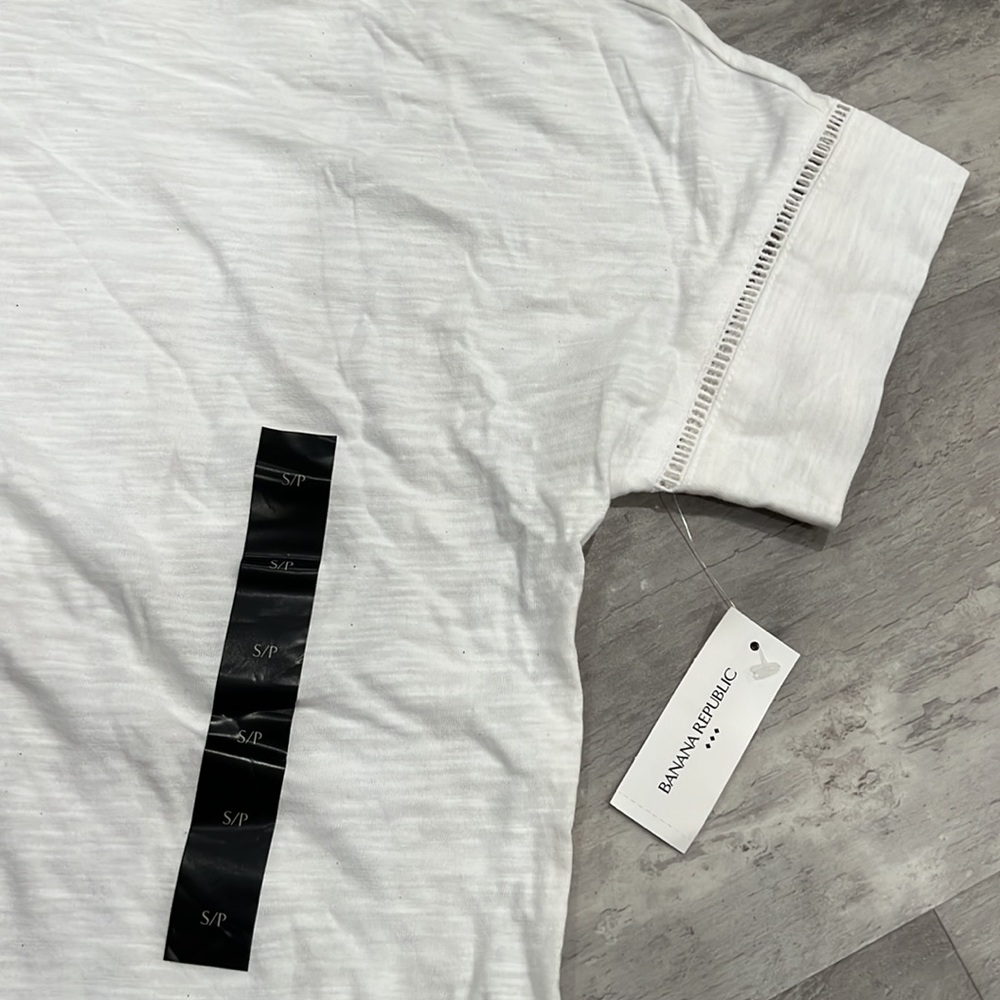 Banana Republic Malibu Tee brand new Size Small - Picture 2 of 3